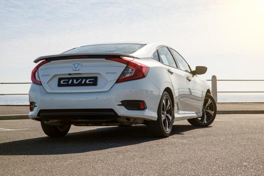  Honda Civic Sedan Sport 2016 года  (ZA) (фото 2 из 10)